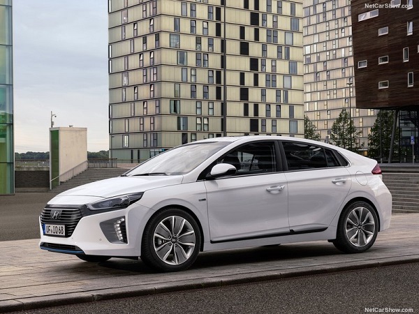 Hyundai Ioniq, masina cea mai iubita de femei in 2017